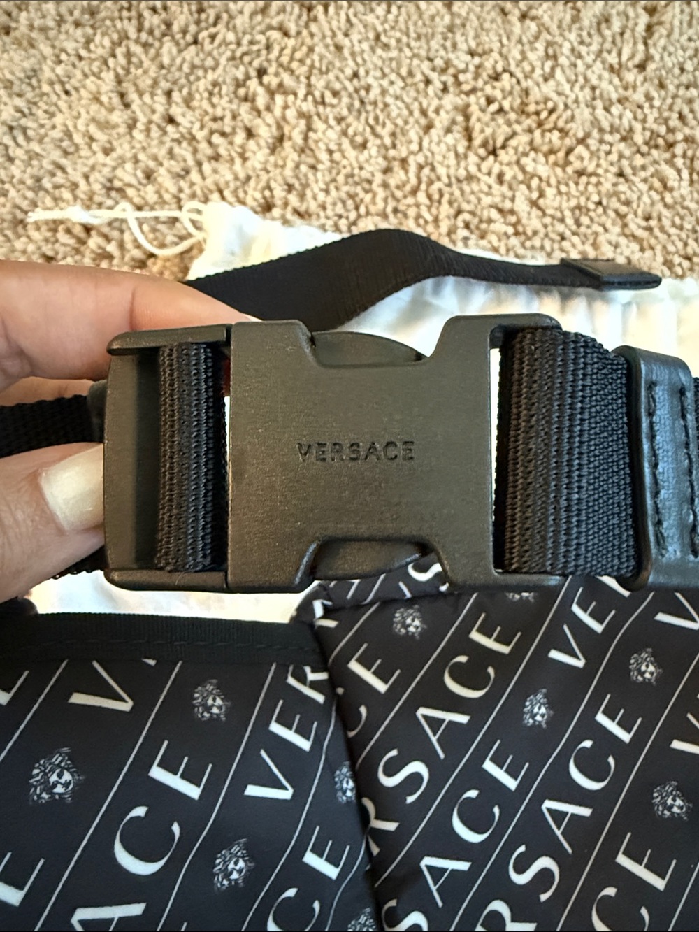 Versace Black Logo-Print belt bag - Picture 6 of 11